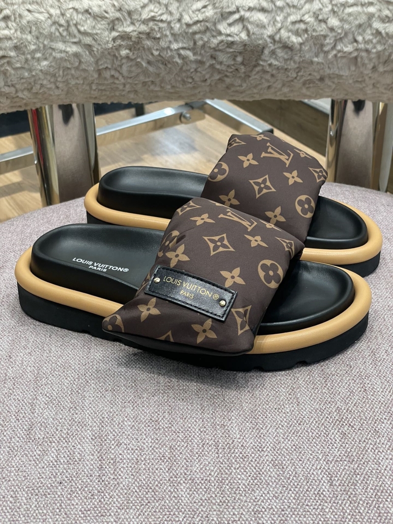 l0vis Vvtt0n slippers